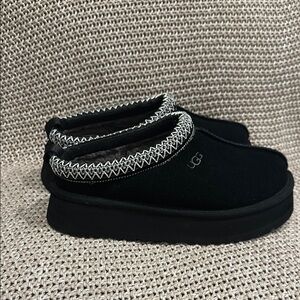 Ugg Tazz slippers